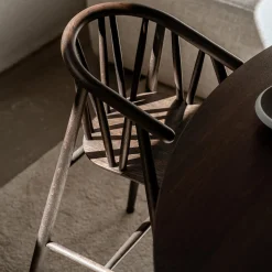 Saga højstol, røget eg