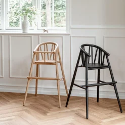 Saga højstol, sortlakeret eg