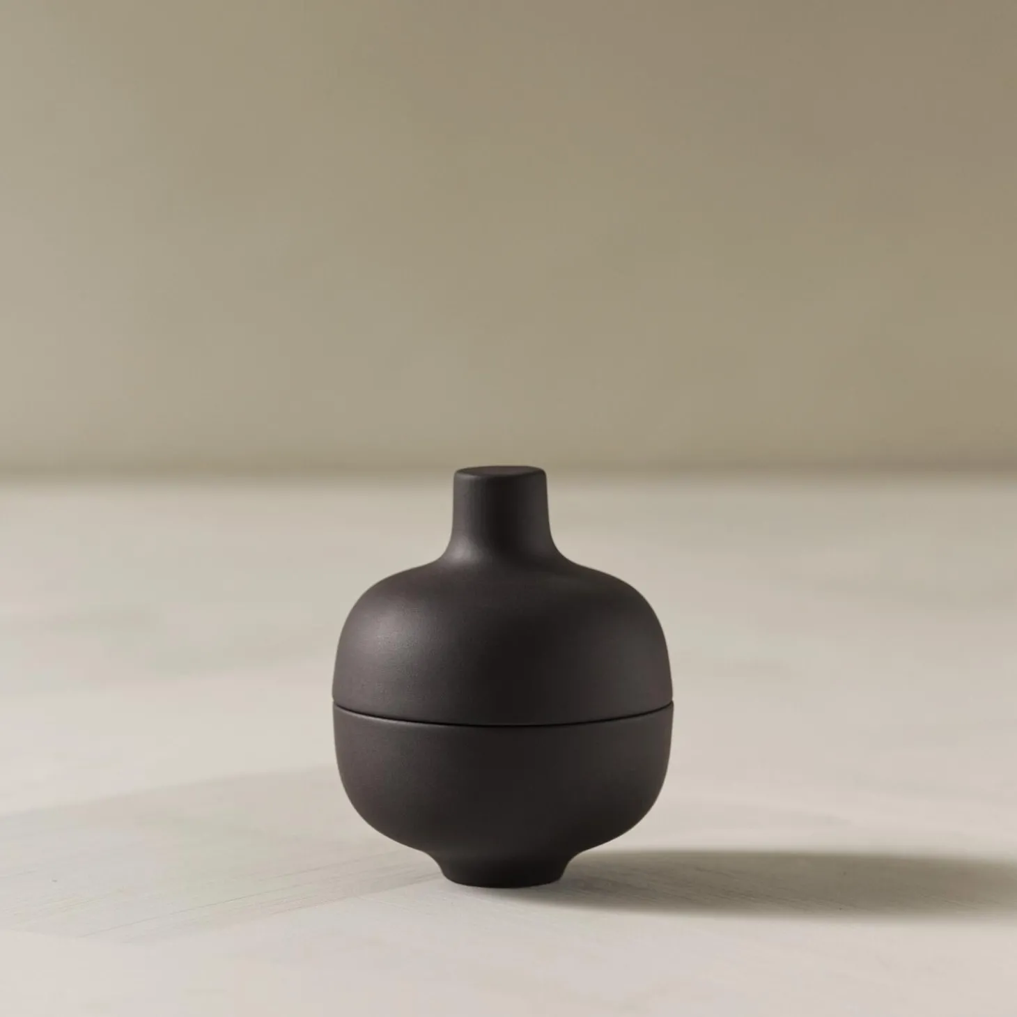 Sand Secrets Small Bowl, black clay