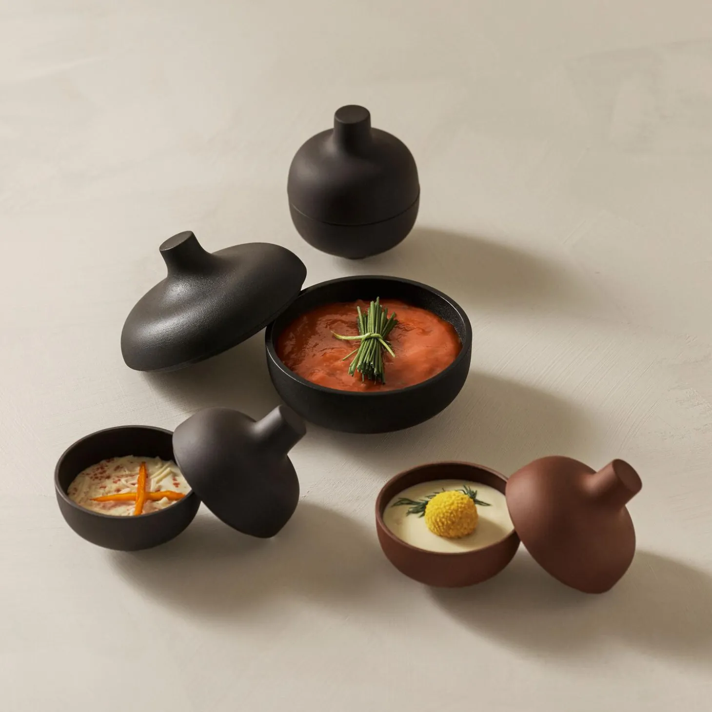 Sand Secrets Small Bowl, black clay