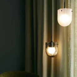 Seine Pendant, smoke