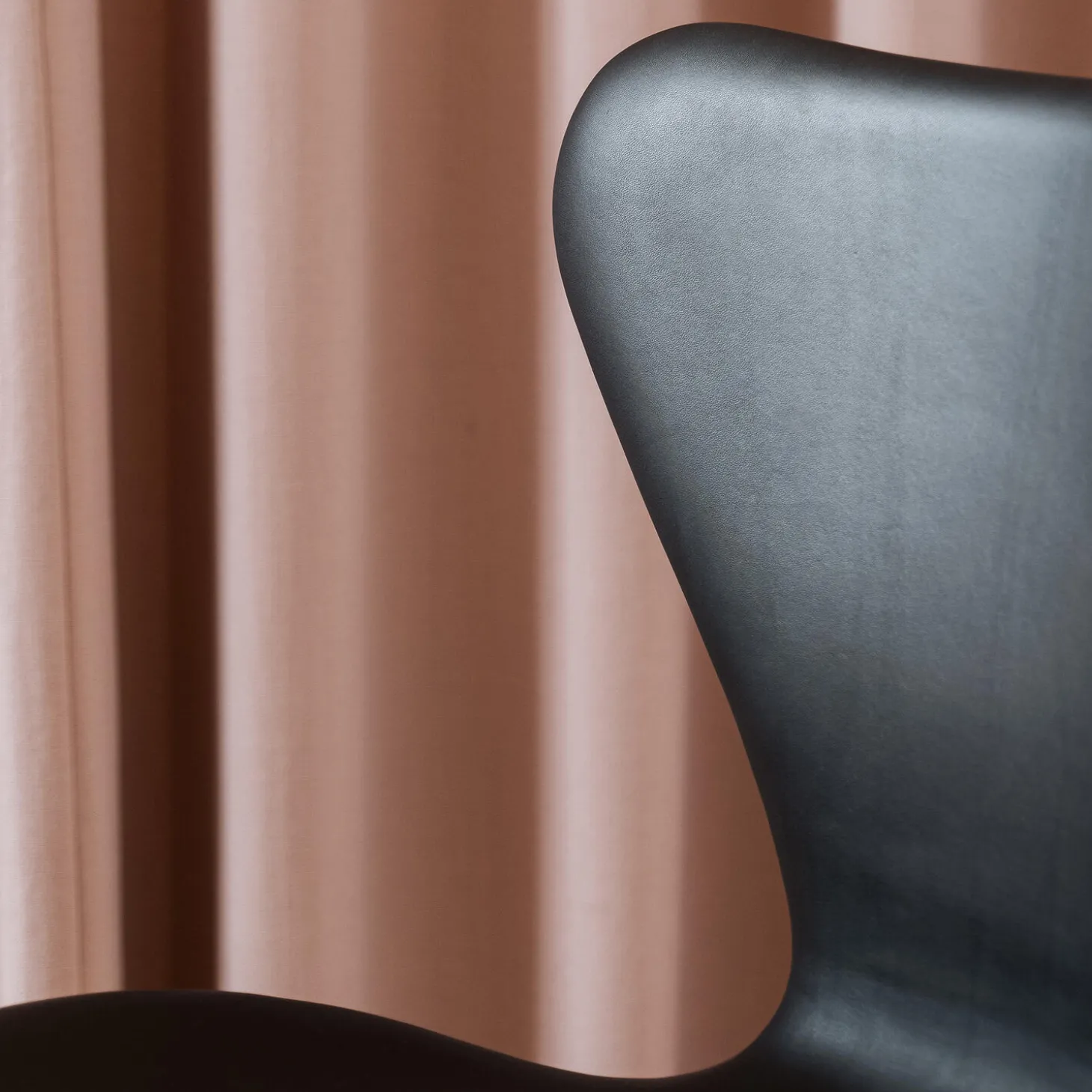 Serie 7™ 3107 fuldpolstret stol, dark brown/chrome