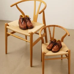 Snøresko med kontraststikninger, cognac