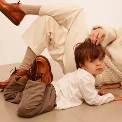 Snøresko med kontraststikninger, cognac