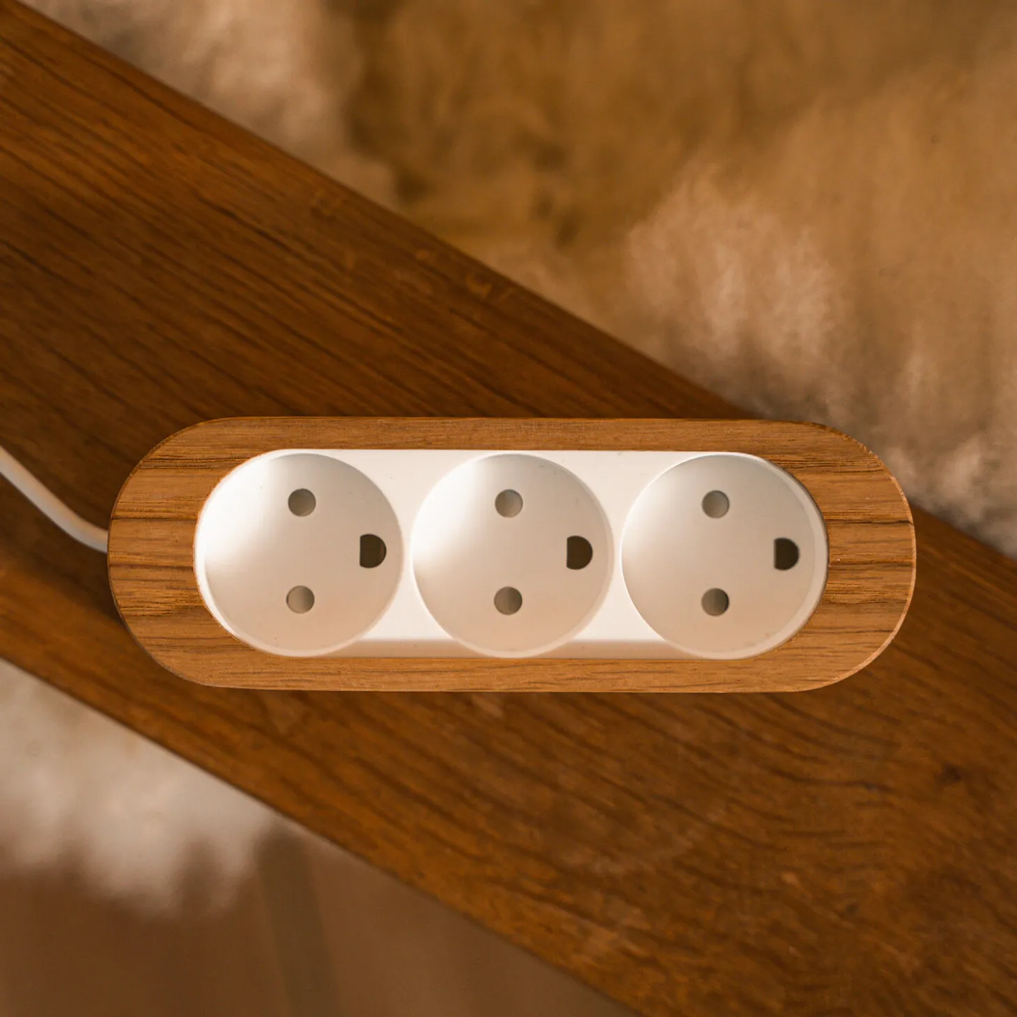 Stikdåse, olieret eg/hvid