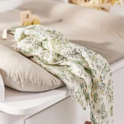 Swan puslepude, summer flowers