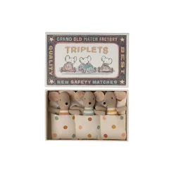 Trillinger babymus i tændstikæske