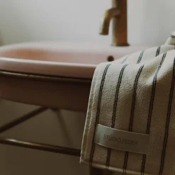 Una håndklæde, navy rain