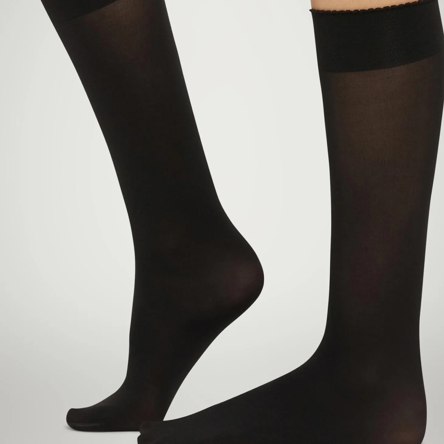Velvet de Luxe 50 Knee-Highs, black