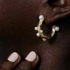 VENUS SERENADE ØRERINGE, forgyldt/hvid