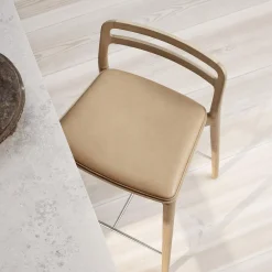 VIPP484 Cabin counterstol, lys eg/sand