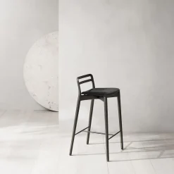 VIPP484 Cabin counterstol, mørk eg/sort