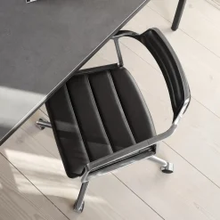 VIPP452 Swivel Chair with Castors, black/polished aluminium