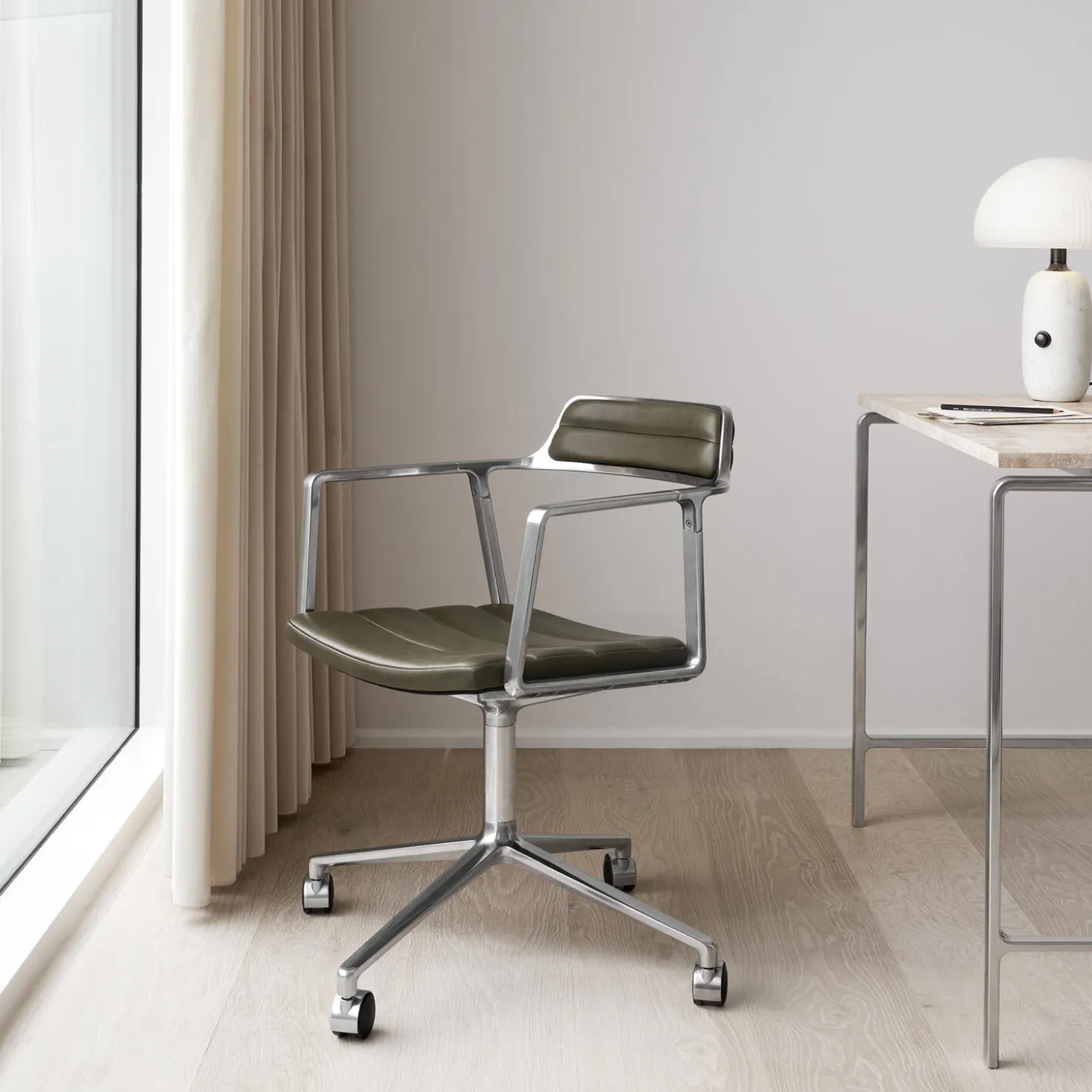 VIPP452 Swivel Chair with Castors, bosco green/polished aluminium