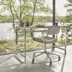 VIPP453 Swivel+ Chair with Castors, dark sand/polished aluminium