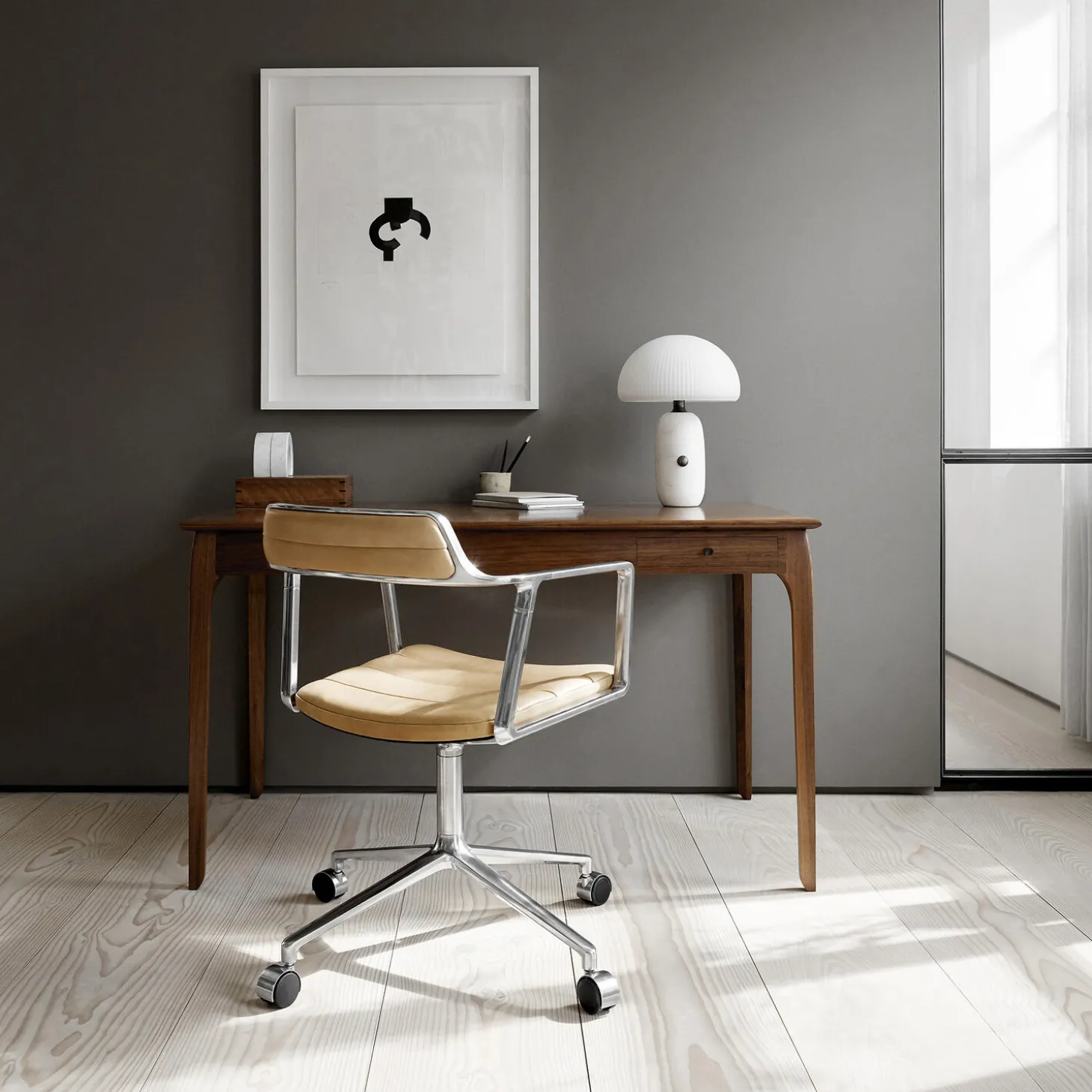 VIPP452 Swivel Chair with Castors, sand/polished aluminium