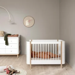 Wood Mini+ tremmeseng ekskl. junior kit 68x122 cm, hvid/eg