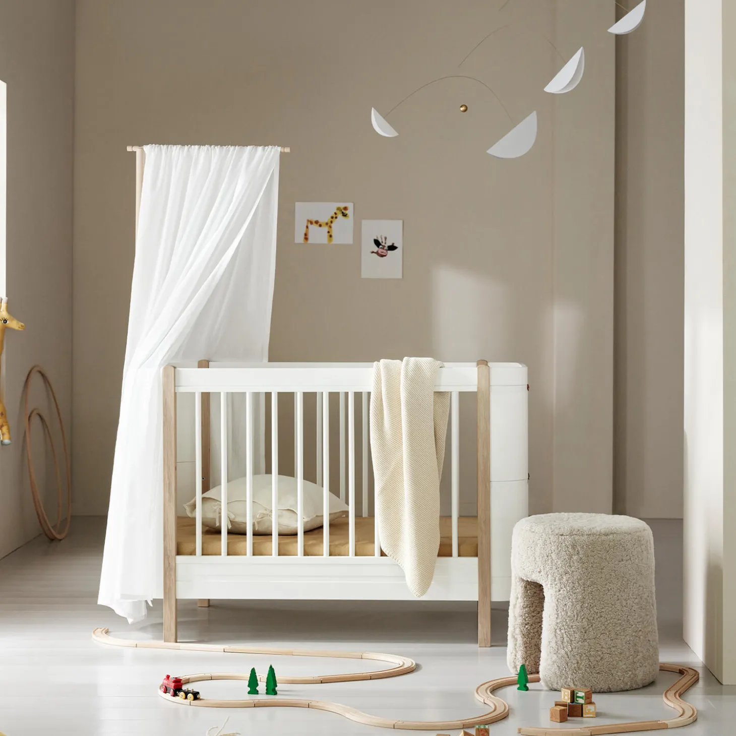 Wood Mini+ tremmeseng inkl. junior kit 68x122/162 cm, hvid/eg